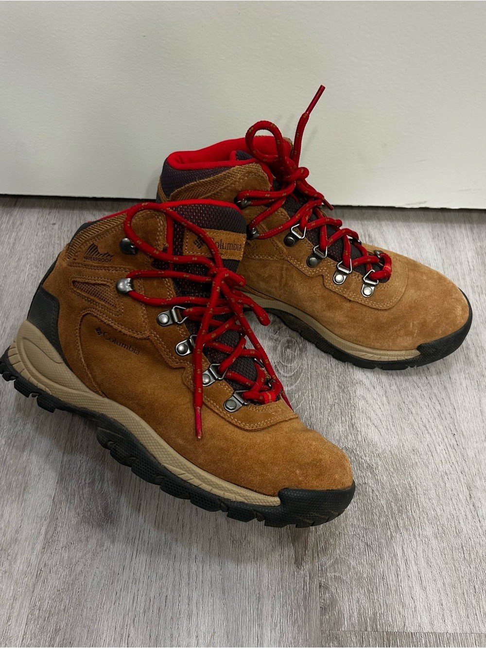 Columbia Women's Waterproof Hiking Boots Newton Ridge size 7